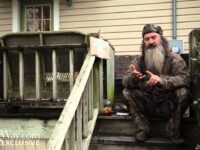 Duck Commander Phil Robertson – Deciding To Follow Jesus