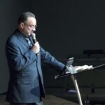 El hombre de la mano seca